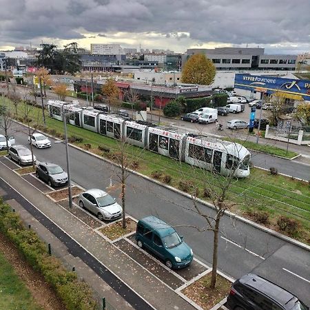 Jolie Appartement Proche Tramway Venissieux Exterior photo