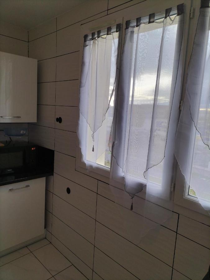 Jolie Appartement Proche Tramway Venissieux Exterior photo