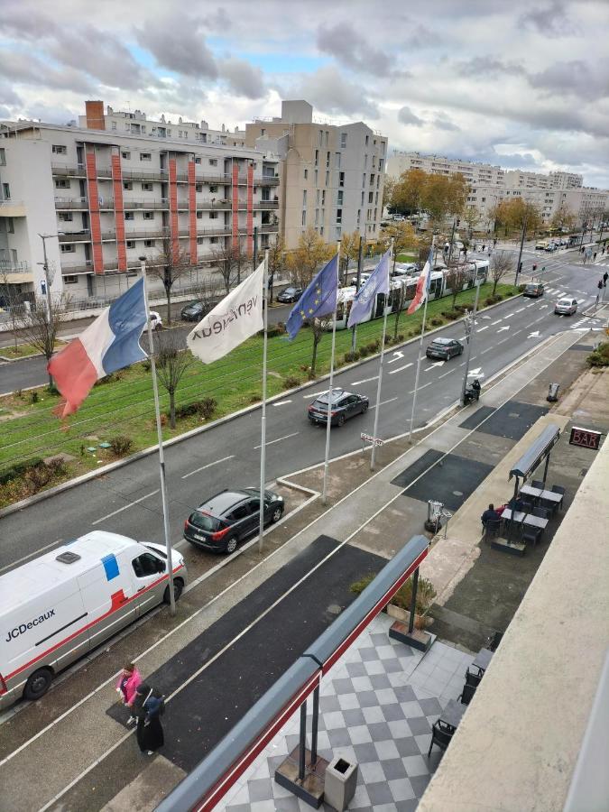 Jolie Appartement Proche Tramway Venissieux Exterior photo
