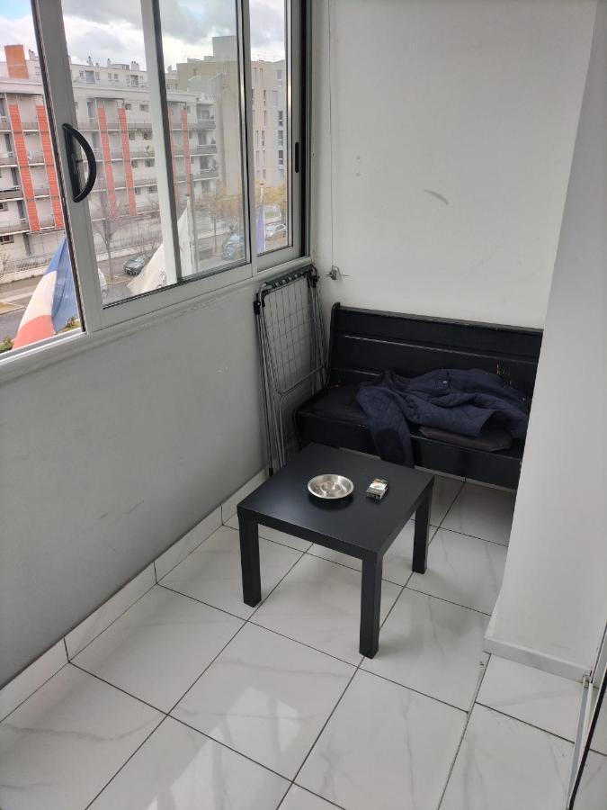 Jolie Appartement Proche Tramway Venissieux Exterior photo