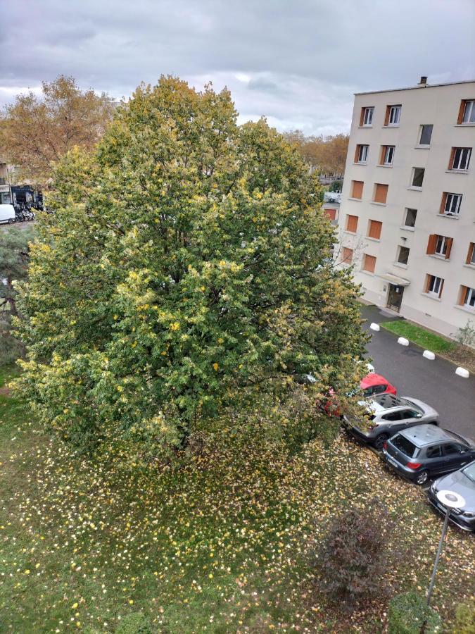 Jolie Appartement Proche Tramway Venissieux Exterior photo