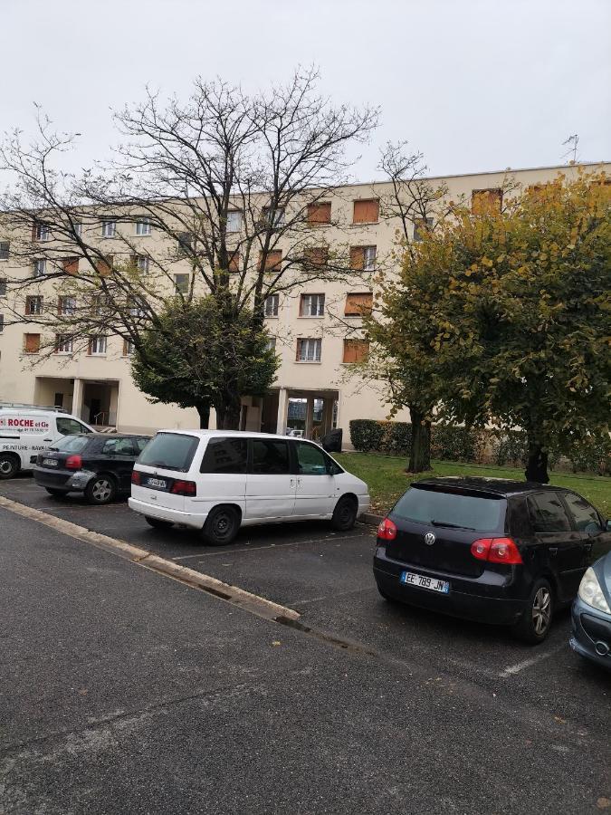 Jolie Appartement Proche Tramway Venissieux Exterior photo